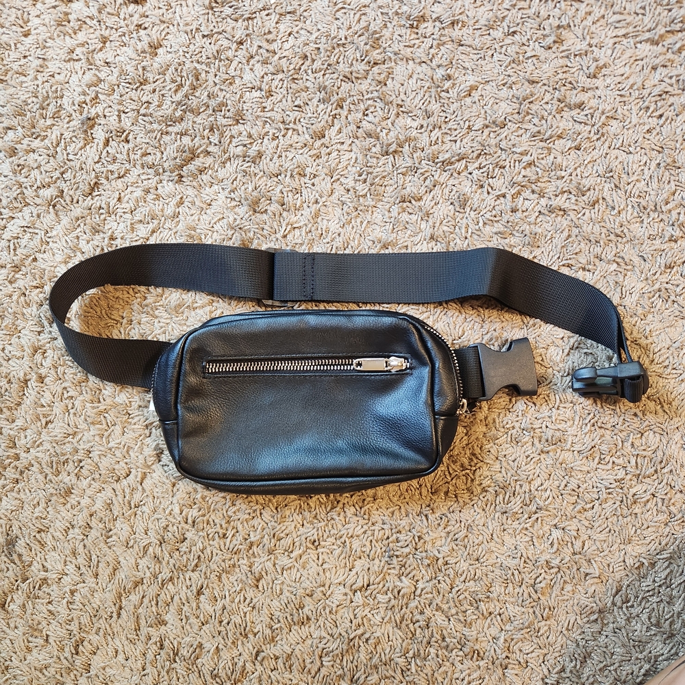 Wild Fable Black Fanny Pack - Picture 1 of 5
